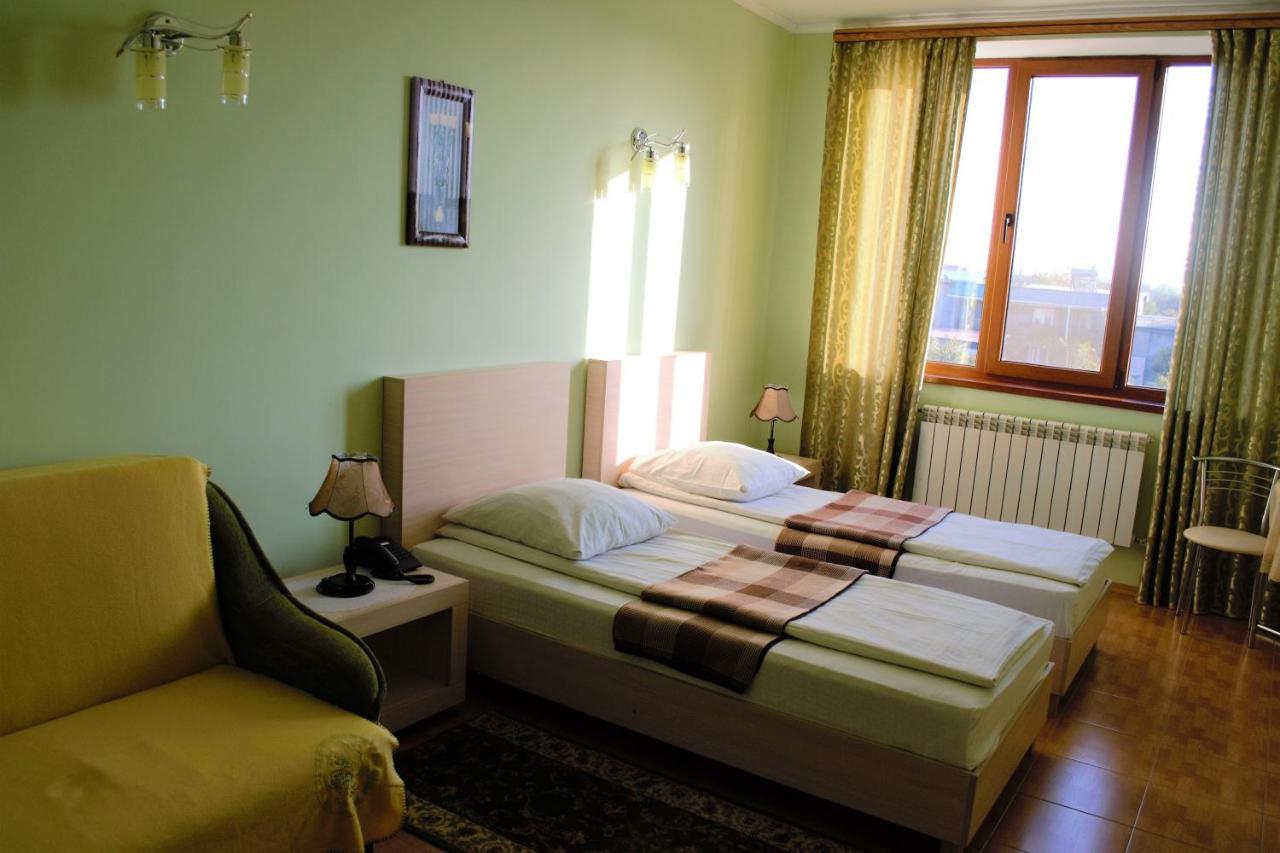 Hotel Aquarius Черноморск Екстериор снимка